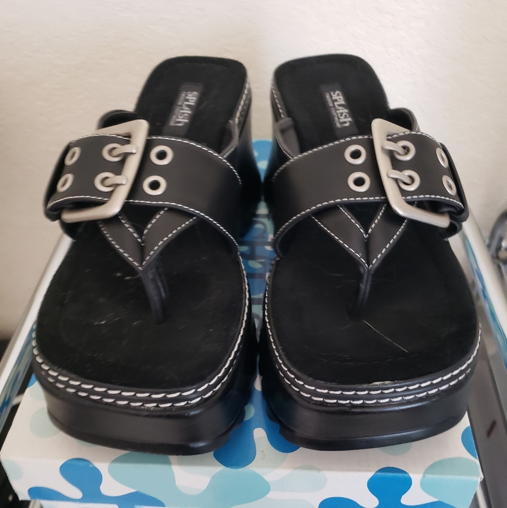 Splash funky front buckle wedge sandal